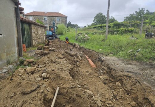 O Concello de Boqueixón inicia as obras de canalización de augas pluviais e mellora dos accesos á aldea de Pazos (Lestedo)